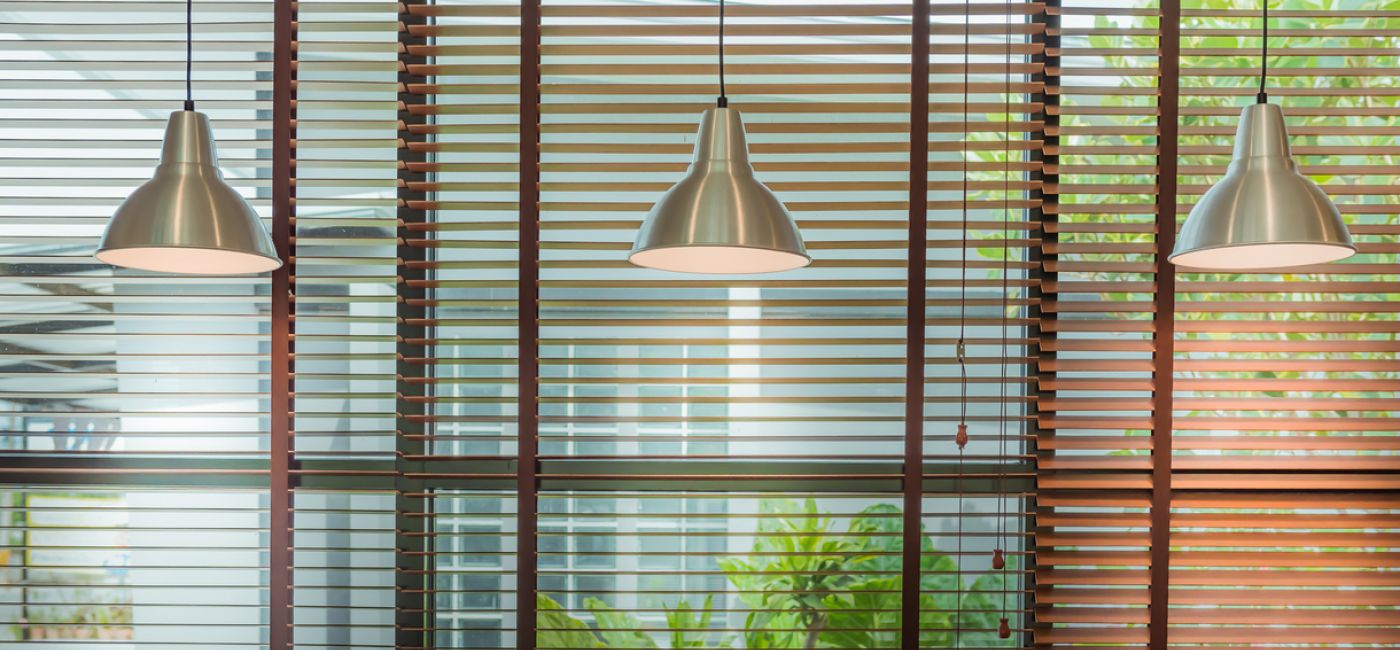 venetian-blinds-by-window-blinds-window-ceiling-lamp-beam-blinds-window-decoration-concept.jpg